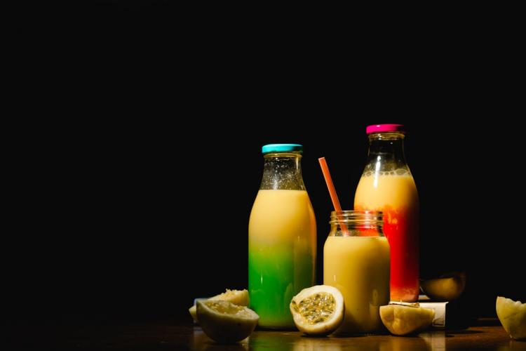 photo 1562153877 9976f7f0833bcropentropycstinysrgbfitmaxfmjpgixidM3wxNDA1NTd8MHwxfHNlYXJjaHw2fHxqdWljZXMlMjBob25leXxlbnwxfDB8fHwxNzQ2NzkxMDA4fDAixlibrb 4.1.0q80w1080